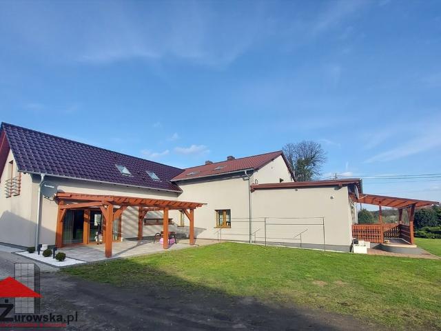 Dwupokoleniowe domy na dużej działce, 380 m2, inwestycja