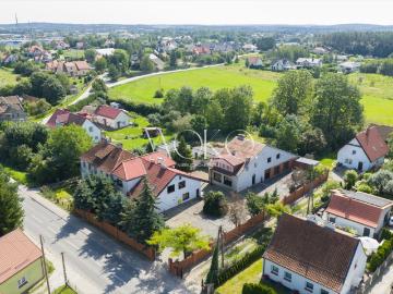Dwupokoleniowy dom w Marcinkowie, 210 m², stan dobry