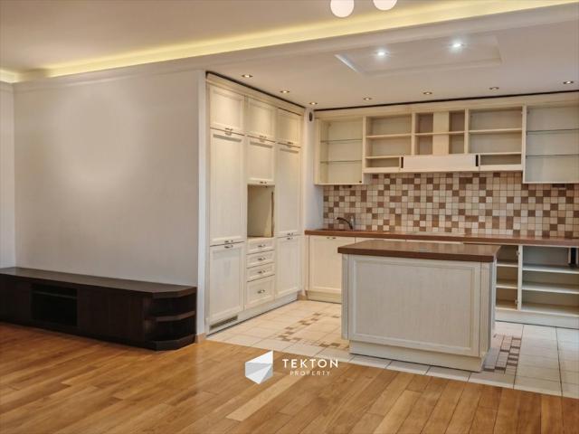 Dwupoziomowe 117 m² kameralny budynek lasy