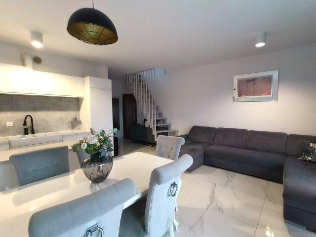 Dwupoziomowe 5 pokojowe mieszkanie 86 m² balkon i garaż