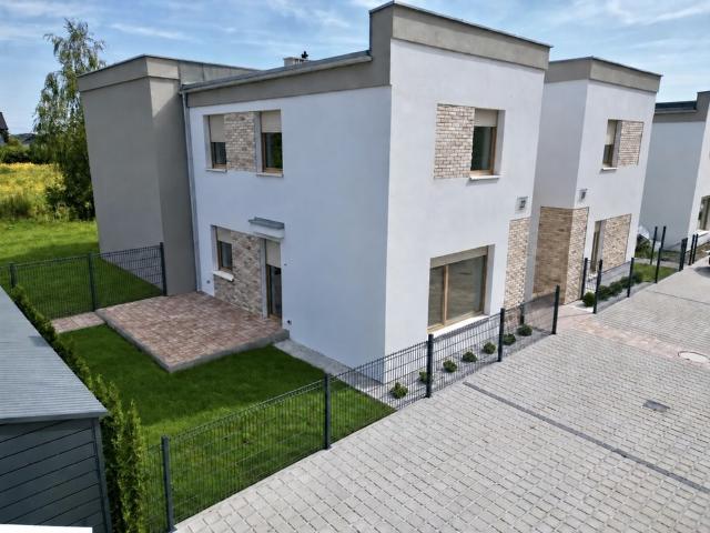 Dwupoziomowe 77 m² z ogródkiem i tarasem polecam