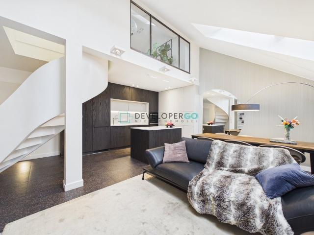 Dwupoziomowe mieszkanie 70,5 m² w kamienicy elegancki design