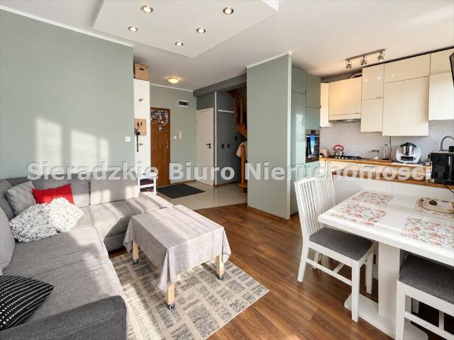 Do sprzedania przestronne dwupoziomowe mieszkanie 79,53 m² w Sieradzu