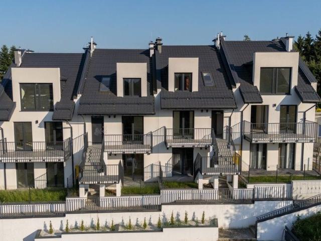 Dwupoziomowe mieszkanie 105 m² funkcjonalny układ i duże przeszklenia