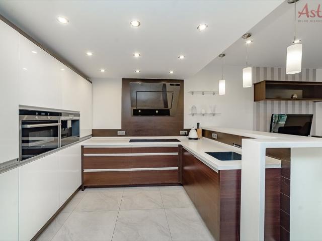 Sprzedam dwupoziomowe mieszkanie 62 m² z antresolą i widokiem na las