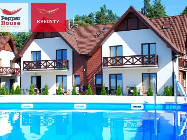 Dwupoziomowy apartament z basenem i widokiem na morze