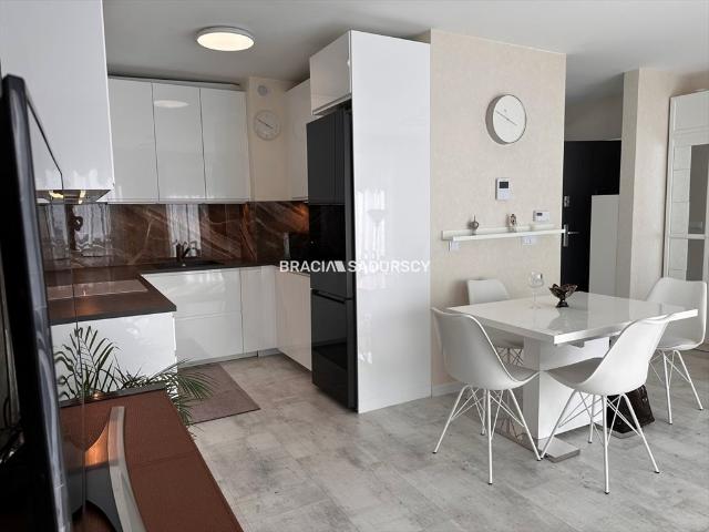 Dwupoziomowy apartament z dużym tarasem w Bronowicach