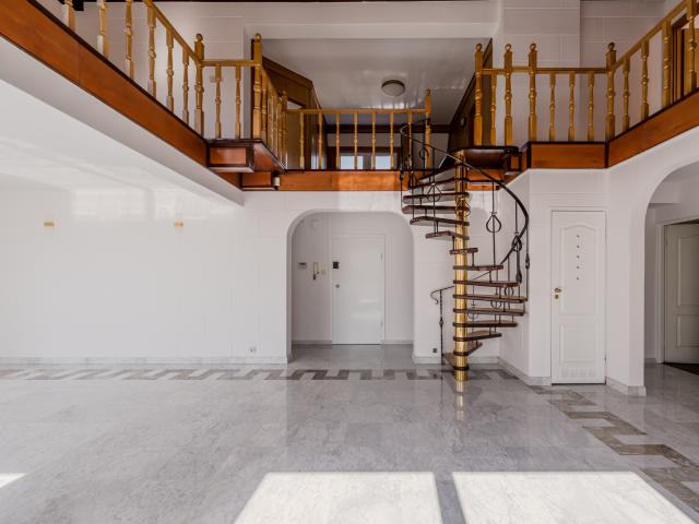 Dwupoziomowy apartament na Saskiej Kępie