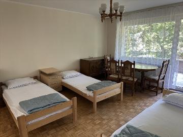 Dwupoziomowy dom 160 m2 z 5 pokojami i 14 miejscami