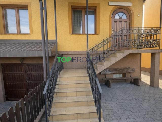 Dwupoziomowy dom 330 m² w Wawerze polecam