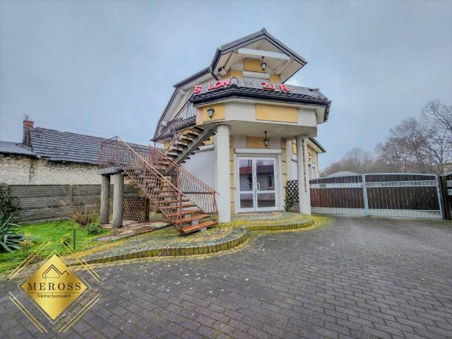 Dwupoziomowy lokal 100 m2 z potencjałem blisko centrum