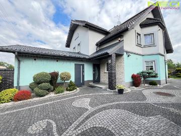Dwurodzinny dom 320 m2 z garażem i ogrodem w Zawodziu