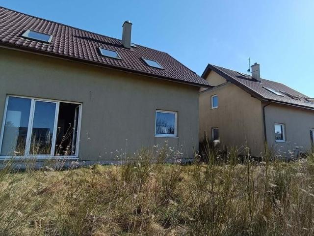 Zapraszam do obejrzenia dwurodzinnego domu 320 m² z kominkami i ogródkiem