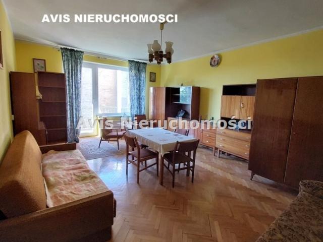 Na sprzedaż dwustronne 2 pokoje z balkonem i potencjałem remontu