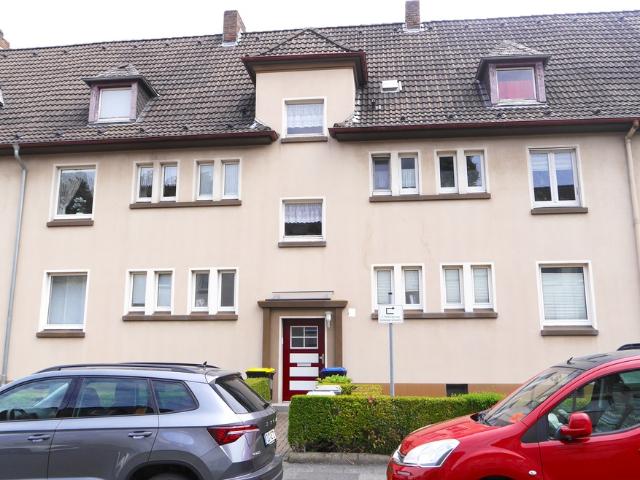 DU, 4.5 Zi. auf zwei Etagen, 2 Keller, eigener Garten