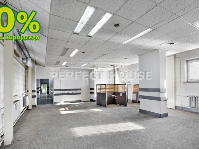 Duży obiekt komercyjny 2015 m² z biurami i zapleczem