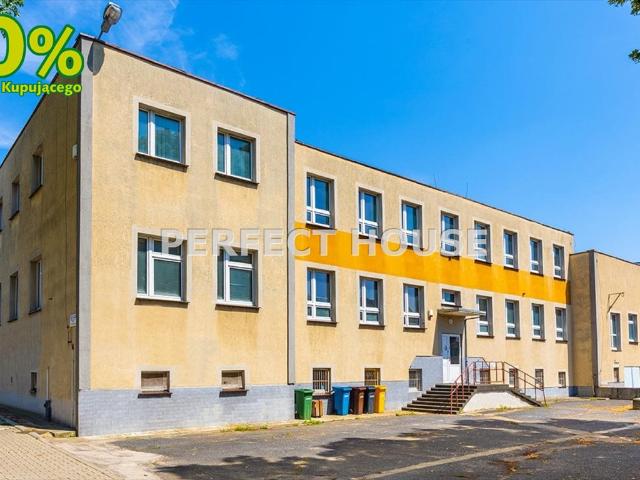 Duży lokal biurowy 1255 m2 z garażem, technicznym i dostępem