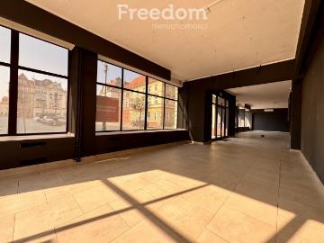 Duży lokal 280 m² w centrum Brzegu z witrynami