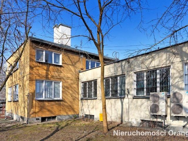 Duży dom z potencjałem 839 m² w Warszawie, blisko komunikacji