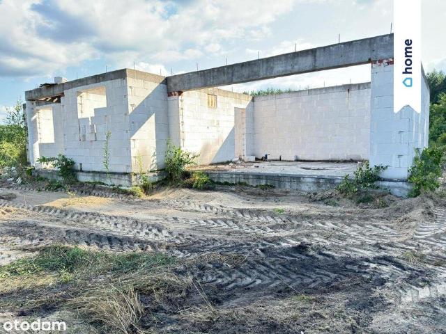 Duża działka z domem w stanie surowym otwartym