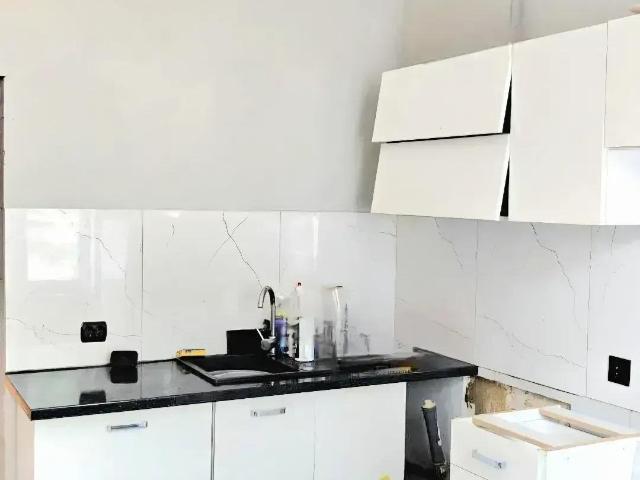 Duża kawalerka 40 m² z balkonem i potencjałem aranżacyjnym