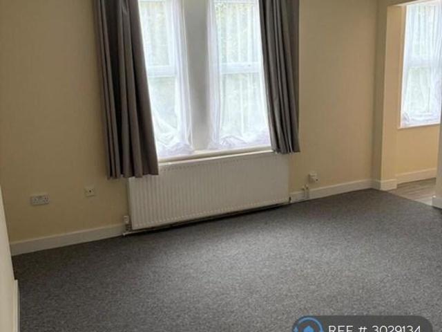 Du Cane Road, London, W12 1 bed in a house share to rent £1,150 pcm £265 pw