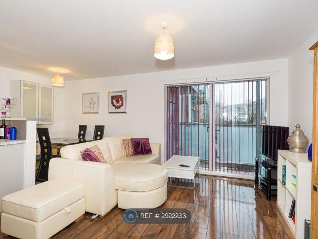 Du Cane Road, London W12, 2 bed flat to rent, £2,195 pcm | PrimeLocation