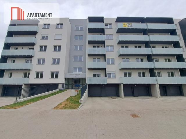 Do sprzedania przestronne 3 pokojowe mieszkanie z balkonem w centrum Brzegu Dolnego