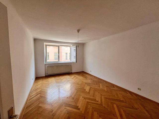 Du suchst eine gemütliche Wohnung in guter Lage? Dann könnte diese charmante 2 Zimmer Wohnung genau das Richtige für dich sein!