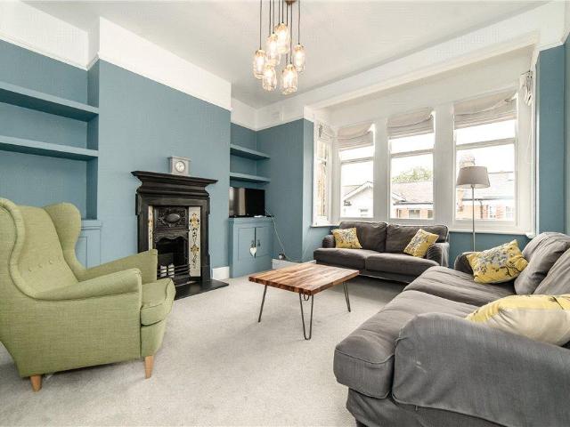 Dumbarton Road, London, SW2 3 bed apartment to rent £2,950 pcm £681 pw