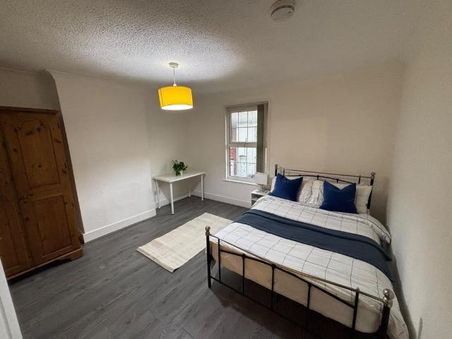 Dumfries St, Luton, LU1 1 bed in a house share to rent £700 pcm £162 pw