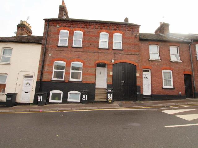 Dumfries Street, Luton, Bedfordshire. 1 bed flat to rent £925 pcm £213 pw