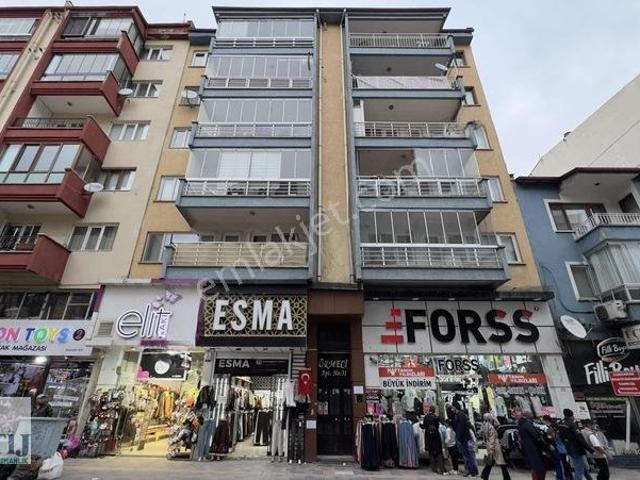 Dumlupınar Mahhallesinde Afjetli Arakat Asansörlü 140m