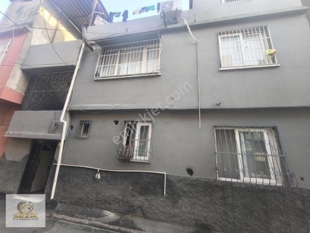 Dumlupınar Meydan Dolmuş Durağı Civarı 2 Katlı Müstakil Ev