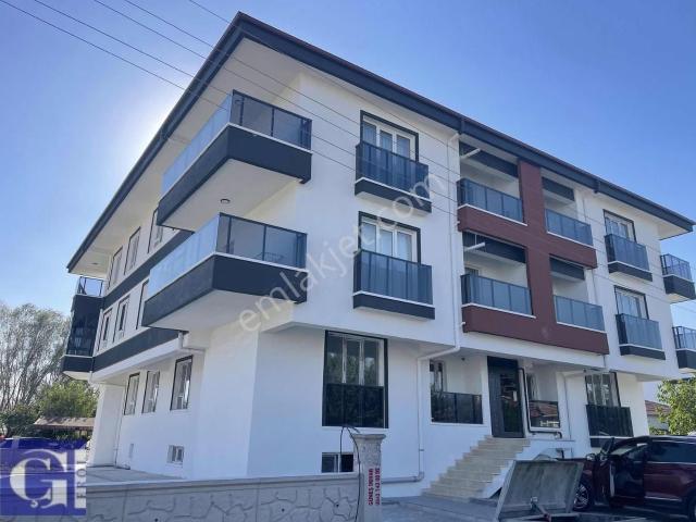 Dumlupınar Da Havaalanı Ve Üniversite Ye Yakın Acil 2+1/92 M²