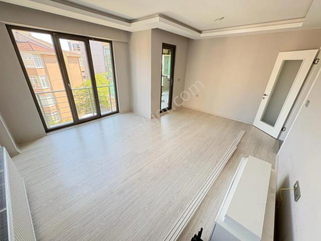 Dumlupınarda Aile Sitesinde Eşyasız Geniş 2+1 Kiralık Daire