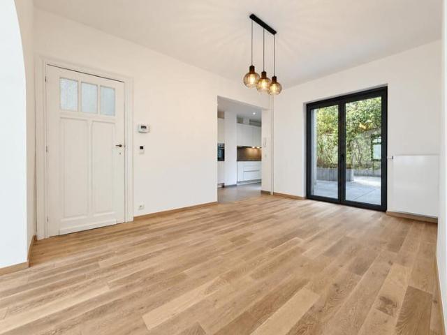 DUMON SQUARE – Superb renovated 4 bedroom house