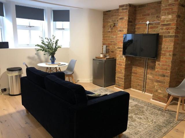 Dumont Road, London N16, 1 bed flat to rent, £1,850 pcm | PrimeLocation