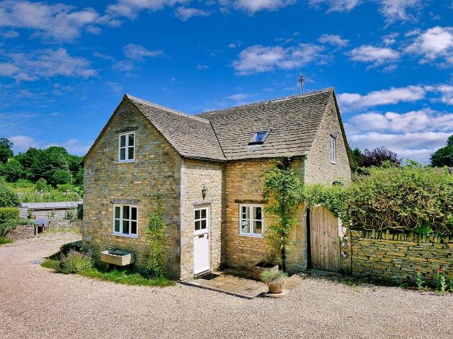 Duntisbourne Leer, Cirencester GL7, 3 bed cottage to rent, £2,500 pcm | PrimeLocation