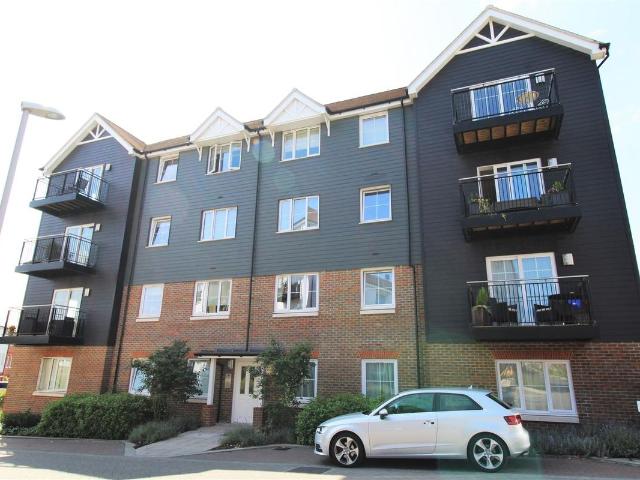 Dunton Green, Sevenoaks TN14, 2 bed flat to rent, £1,675 pcm | PrimeLocation