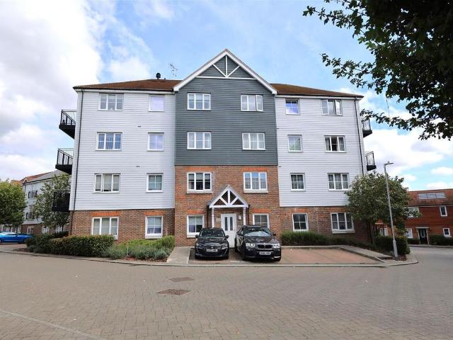 Dunton Green, Sevenoaks TN14, 2 bed flat to rent, £1,695 pcm | PrimeLocation