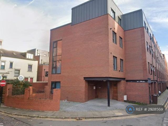 Dun Field, Sheffield, S3 4 bed end of terrace house to rent £1,795 pcm £414 pw