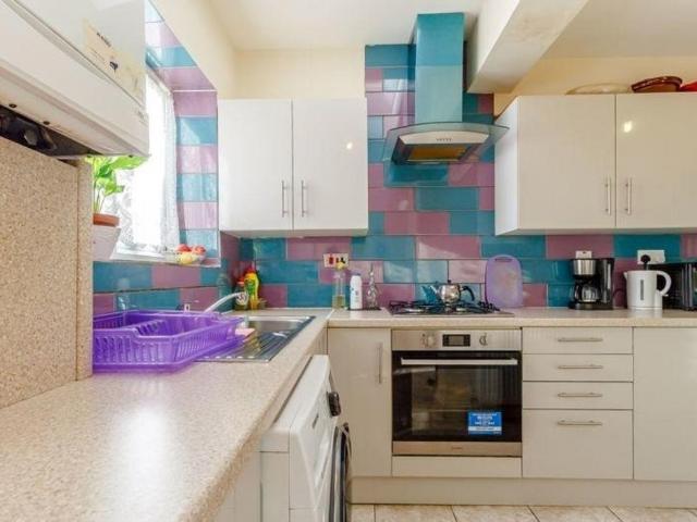 Dunbar Avenue, Dagenham, RM10 5 bed semi detached house to rent £2,600 pcm £600 pw