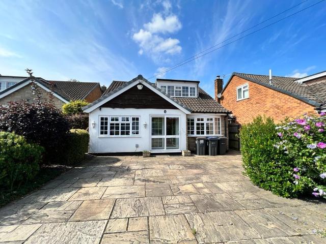 Dunchurch Crescent, Sutton Coldfield. 3 bed detached bungalow to rent £1,550 pcm £358 pw