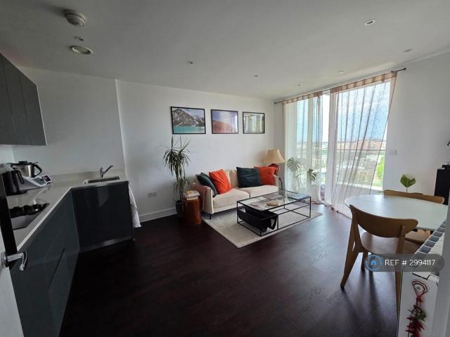 Duncombe House, London, SE18 2 bed flat to rent £2,500 pcm £577 pw