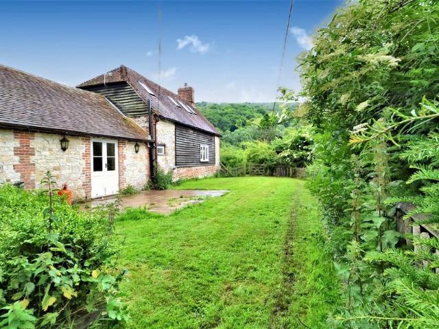 Duncton, Petworth, GU28 3 bed character property to rent £1,995 pcm £460 pw