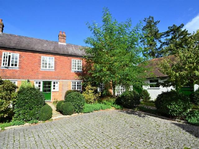 Duncton, Petworth, GU28 3 bed semi detached house to rent £1,995 pcm £460 pw