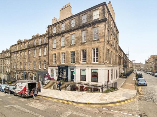 Dundas Street, New Town, Edinburgh, EH3 3 bed flat to rent £2,775 pcm £640 pw