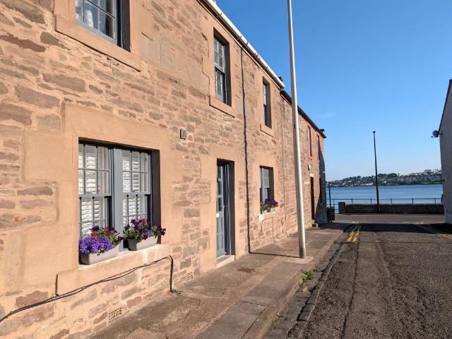 Dundas Street, Broughty Ferry, Dundee DD5, 3 bed terraced house to rent, £1,600 pcm | PrimeLocation