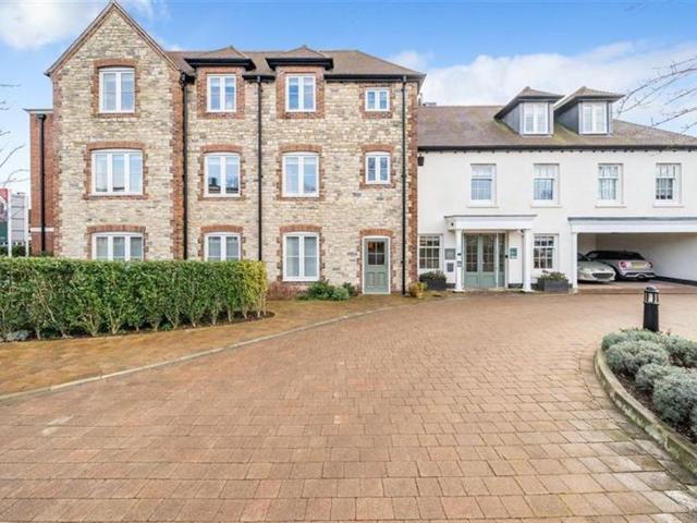 Dundee House, Bepton Road, Midhurst. 2 bed retirement property to rent £1,750 pcm £404 pw